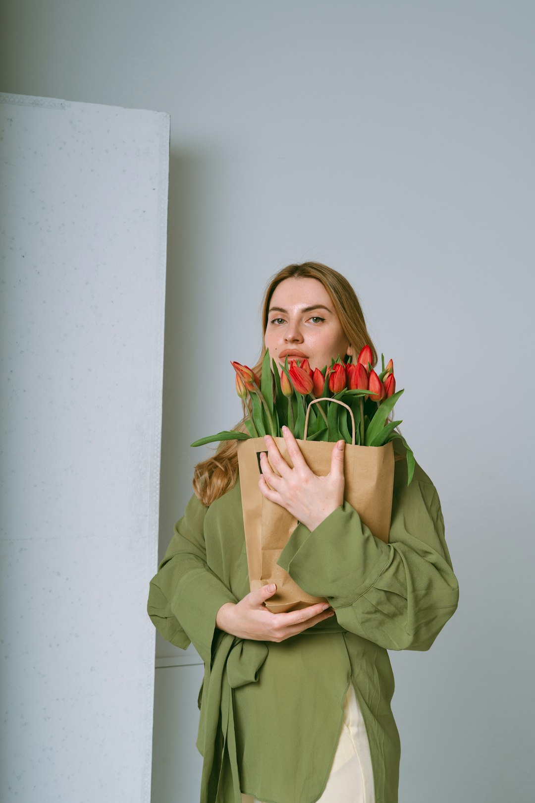 Contrasting flower arrangement